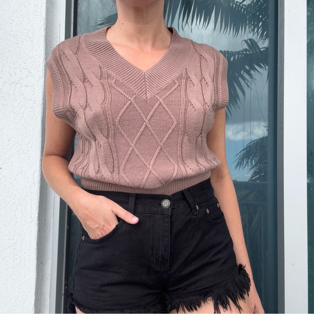 Moon & Madison Taupe Knit Sweater Vest Top M